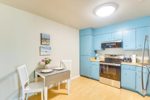 8 Mi to Beaches Relaxing Retreat in Gulf Breeze Apartment in Pensacola Beach