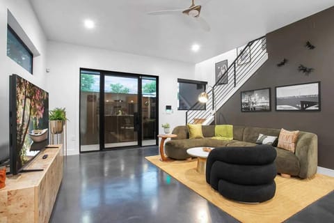 Full Duplex ATX Modern Creekside Retreat 2 Pools Apartment in Zilker