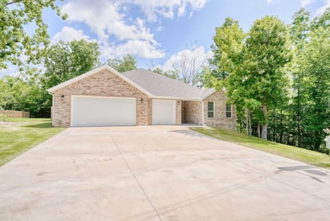 Bike-Friendly Retreat with Fenced Yard & Trails House in Bella Vista