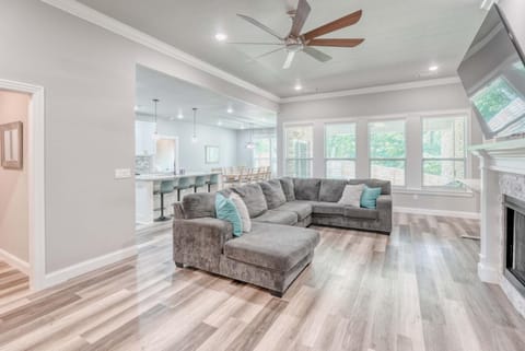 Bike-Friendly Retreat with Fenced Yard & Trails House in Bella Vista