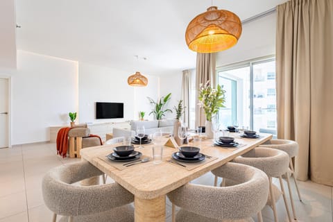 Sea & Zayed National Museum Views - Huge Balcony - Paradise for Groups & Families - Designer's Choice - 5 min from Reem Park Apartment in Abu Dhabi