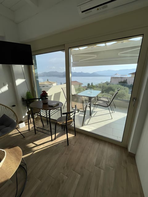 Patio, Day, Natural landscape, View (from property/room), Balcony/Terrace, Living room, Seating area, Dining area, Mountain view, River view, Sea view