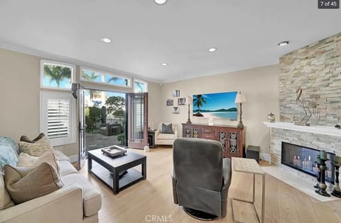Coastal Charm Gorgeous Beach Estate with roof top House in Huntington Beach