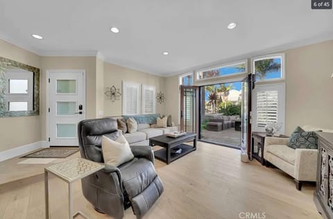 Coastal Charm Gorgeous Beach Estate with roof top House in Huntington Beach