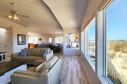 Ocean Front on the Beach! Dog Friendly! Beachside Bliss House in Waldport