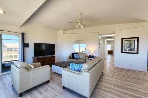 Ocean Front on the Beach! Dog Friendly! Beachside Bliss House in Waldport