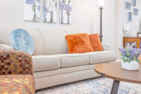 Living room, Photo of the whole room, Seating area