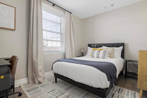 Bed, Business facilities, Bedroom