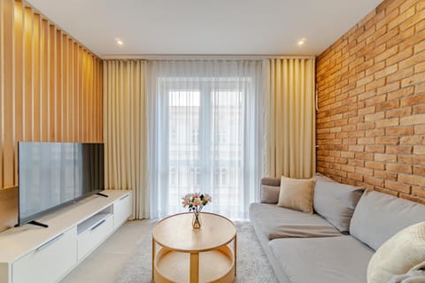 Communal lounge/ TV room, TV and multimedia, Living room, Seating area, Evening entertainment