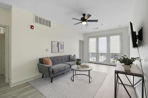 Contemporary 2BR2BA with Great Amenities Apartment in Memphis