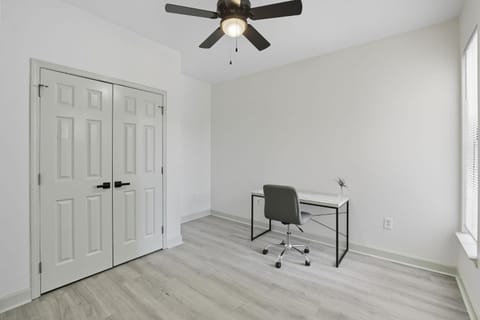 Contemporary 2BR2BA with Great Amenities Apartment in Memphis