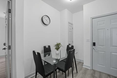 Contemporary 2BR2BA with Great Amenities Apartment in Memphis