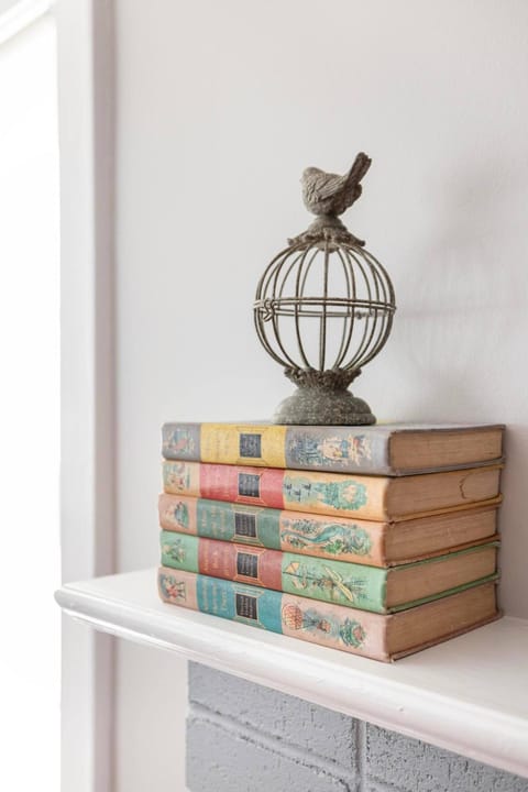 Library, Seating area