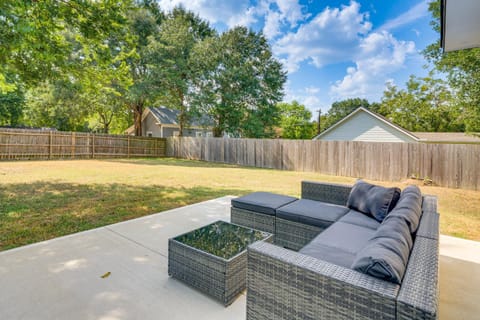 1 Mi to Dtwn Brenham! The Bell and Bloom Cottage House in Brenham