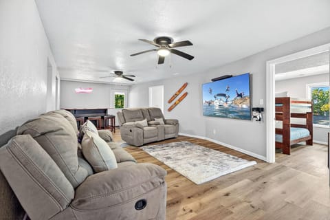 Greens and Gators - For 20ppl House in Village Four Seasons