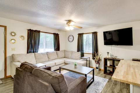 Near Lakes Updated Family Home with Deck in Cushing House in Minnesota