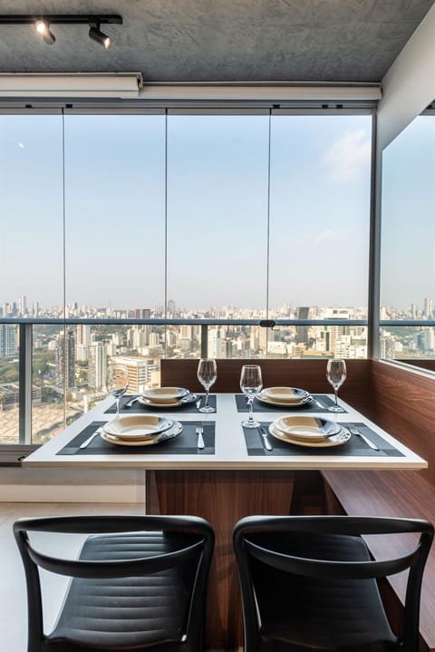 View (from property/room), Dining area, City view
