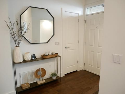 Condo in Austin- near Downtown! Apartment in Lake Austin