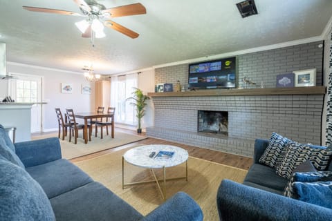 Save Midweek 3Br Near Lake Acworth and Downtown House in Acworth