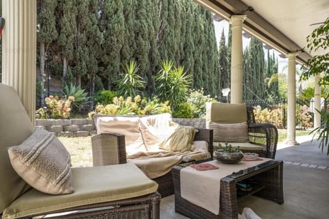 Chic Oasis Pool, Jacuzzi & Game Area Villa in Riverside