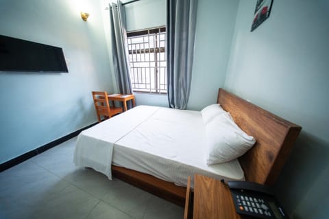 Bed, TV and multimedia, Bedroom