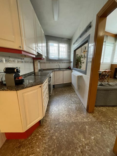 Coffee/tea facilities, Kitchen or kitchenette, dishwasher