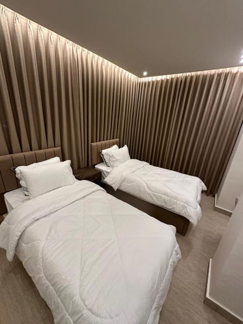 Photo of the whole room, Street view
