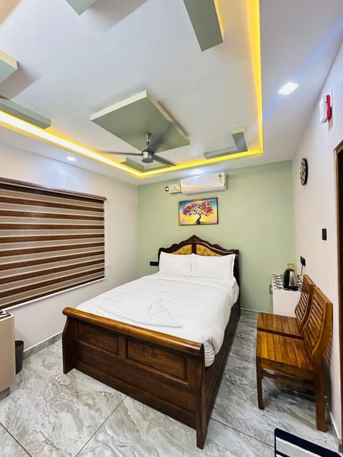 Bed, TV and multimedia, Bedroom, air conditioner