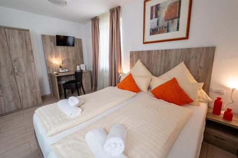Bed, Photo of the whole room, wardrobe