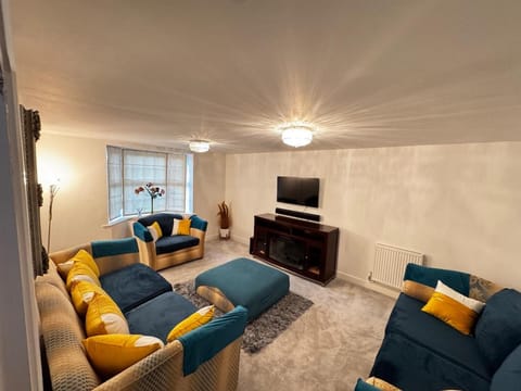 Cozy Stays Taunton House in Taunton