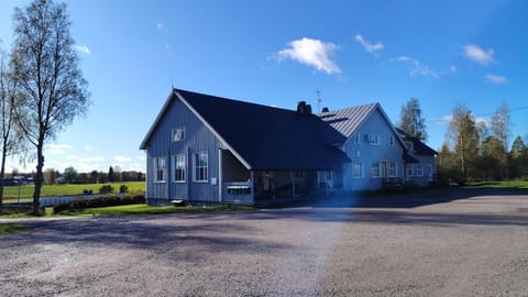 Tilava asunto vanhalla koululla Apartment in Finland