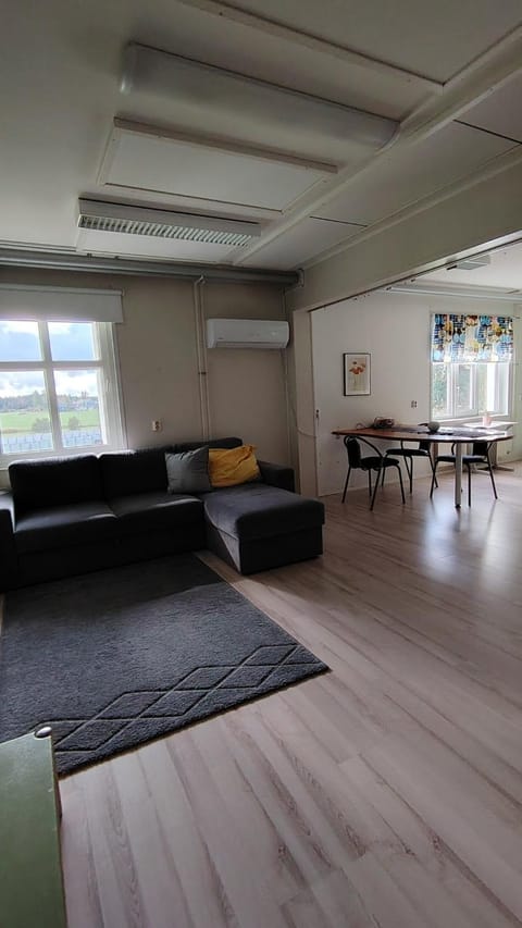 Tilava asunto vanhalla koululla Apartment in Finland