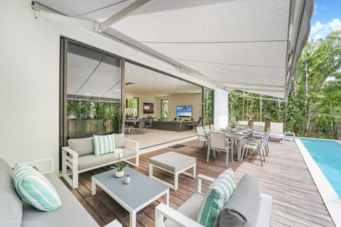 Balcony/Terrace, sunbed