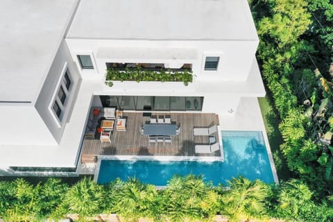 Balcony/Terrace, Seating area, Dining area, Pool view, Swimming pool