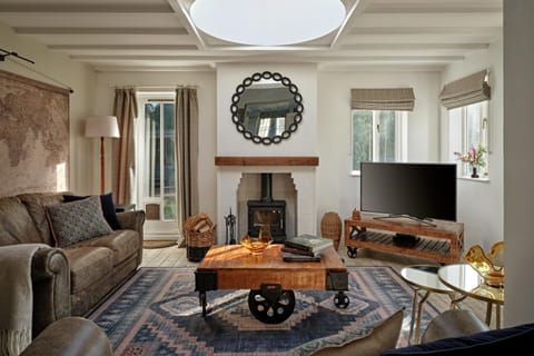 TV and multimedia, Living room, fireplace