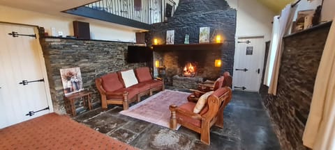 TV and multimedia, Living room, Seating area, Evening entertainment, fireplace