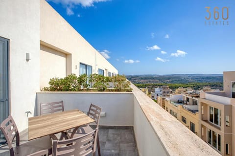 Property building, Day, Natural landscape, Balcony/Terrace, Dining area