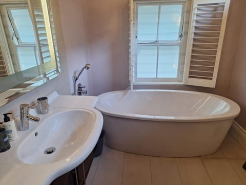 Bishopsfield Guesthouse Rondebosch Bed and Breakfast in Cape Town