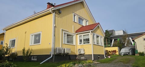 Air contioned and furnished half of semi detached house Apartment in Finland