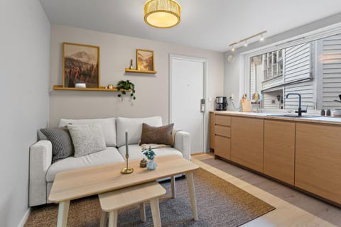 Living room, dishwasher, kitchen