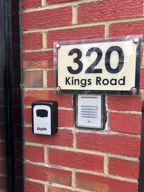 Studio flat in central Reading Apartment in Reading