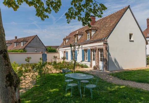Property building, Garden, Garden view