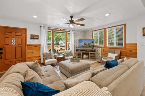 Navigate Stays 5BR Group Lodge Near Mountain & Fun House in Big Bear