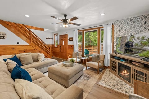 Navigate Stays 5BR Group Lodge Near Mountain & Fun House in Big Bear