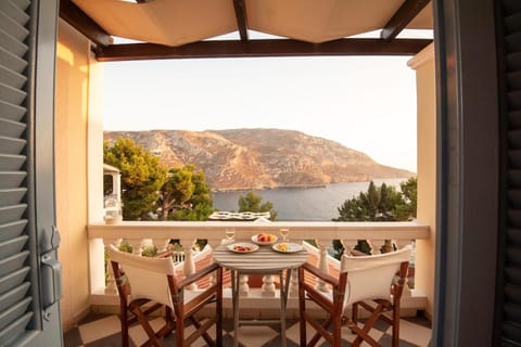Day, Natural landscape, View (from property/room), Balcony/Terrace, Dining area, Mountain view, Sea view