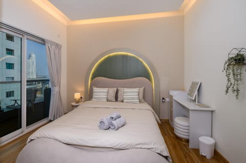 Luxurious 3BR with a pool table at Marina Walk Apartment in Dubai