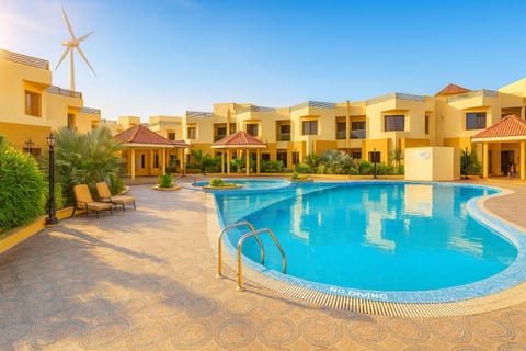 Property building, Day, Pool view, Swimming pool, sunbed