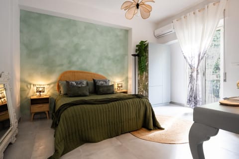 Bed, TV and multimedia, Bedroom, air conditioner