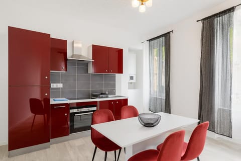 Kitchen or kitchenette, oven, stove