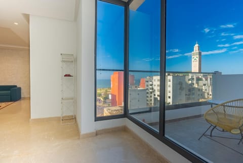 View (from property/room), Balcony/Terrace, City view